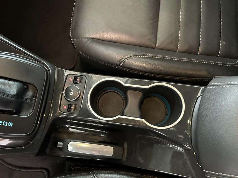 Ford Escape Vehicle Full-screen Gallery Image 16