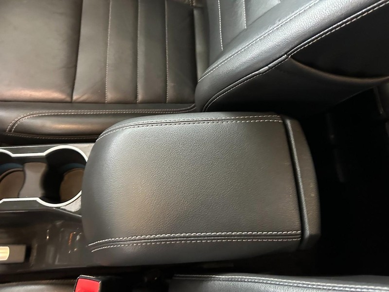 Ford Escape Vehicle Full-screen Gallery Image 17