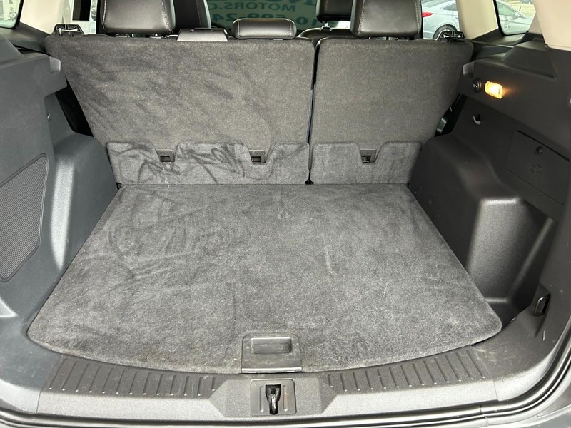 Ford Escape Vehicle Full-screen Gallery Image 19