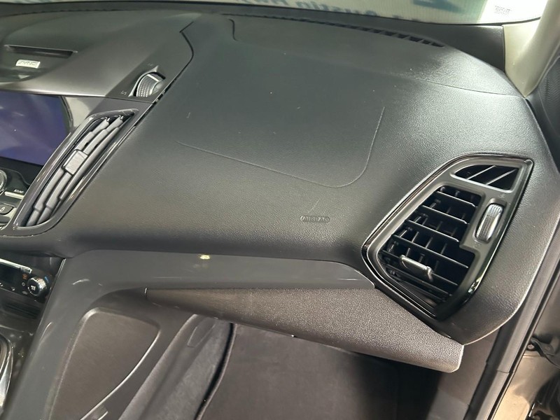 Ford Escape Vehicle Full-screen Gallery Image 25