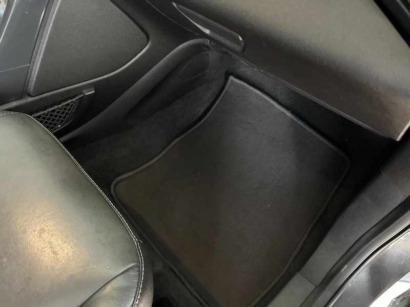 Ford Escape Vehicle Full-screen Gallery Image 27