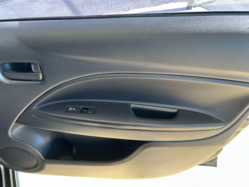 Mitsubishi Mirage Vehicle Full-screen Gallery Image 23