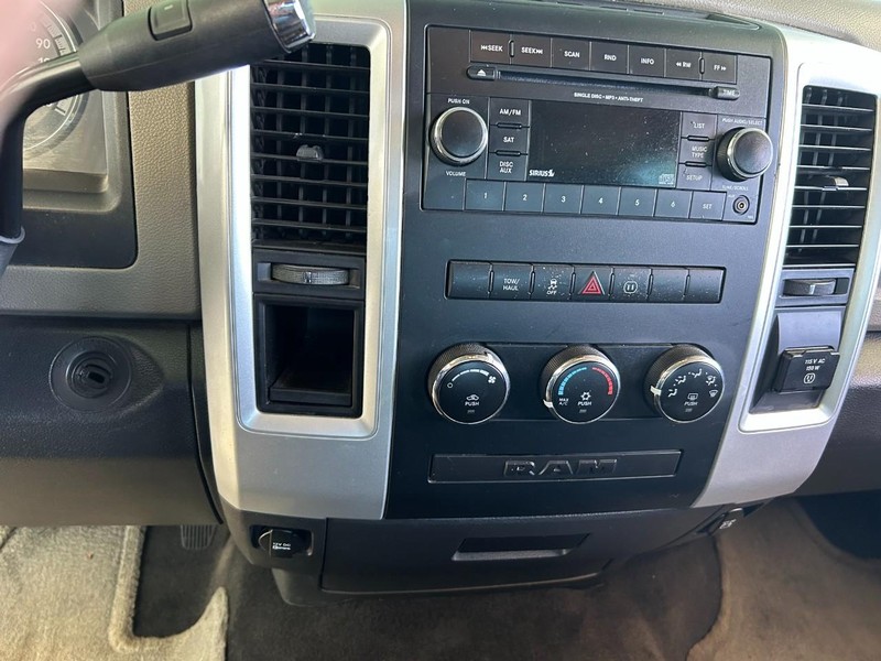 Ram 1500 Vehicle Full-screen Gallery Image 13