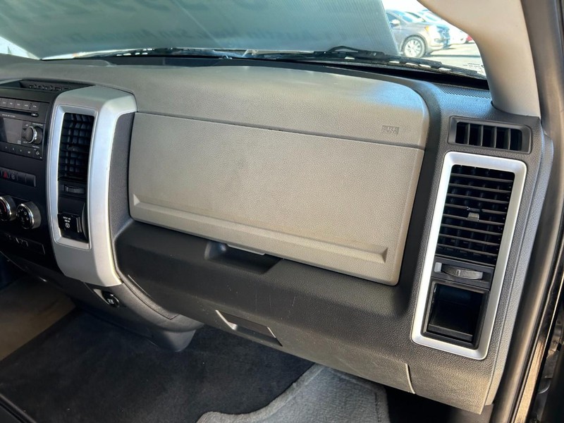 Ram 1500 Vehicle Full-screen Gallery Image 21