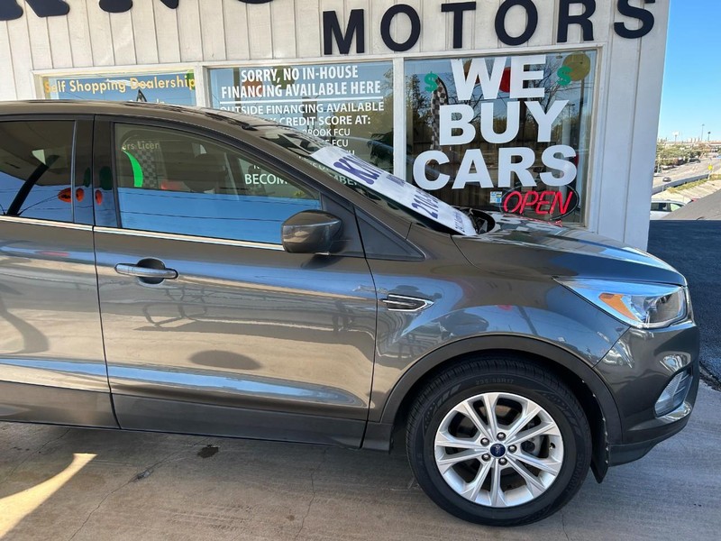 Ford Escape Vehicle Full-screen Gallery Image 04