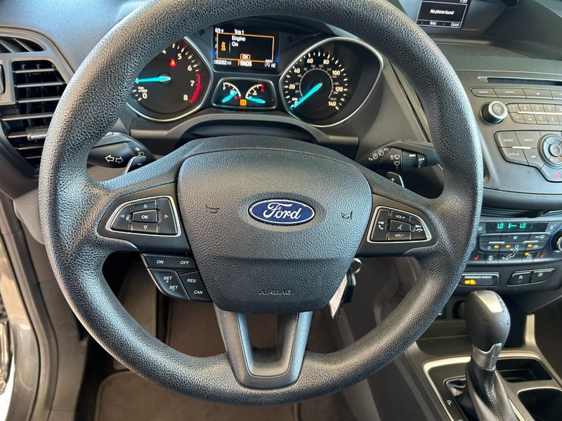 Ford Escape Vehicle Full-screen Gallery Image 10