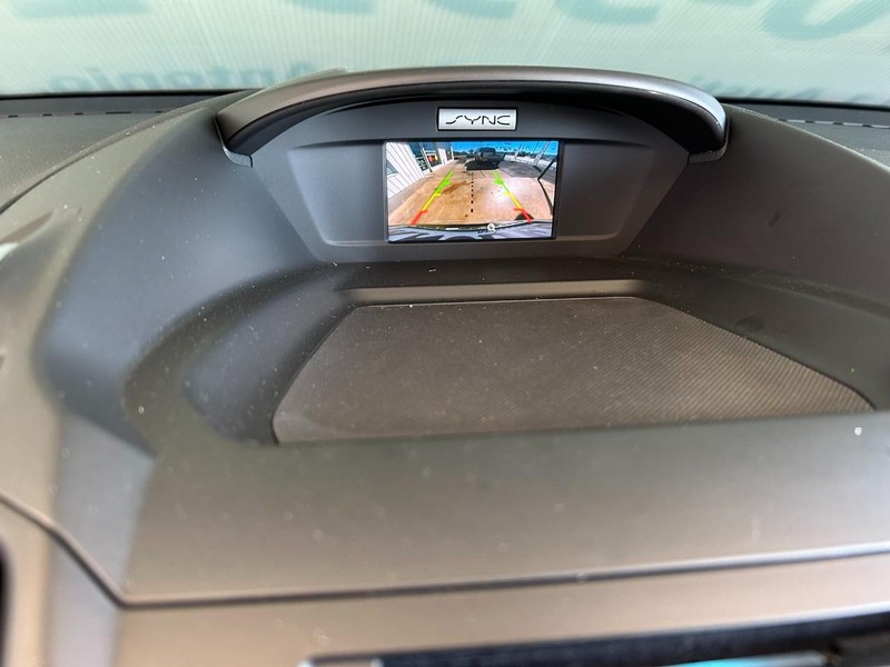 Ford Escape Vehicle Full-screen Gallery Image 11