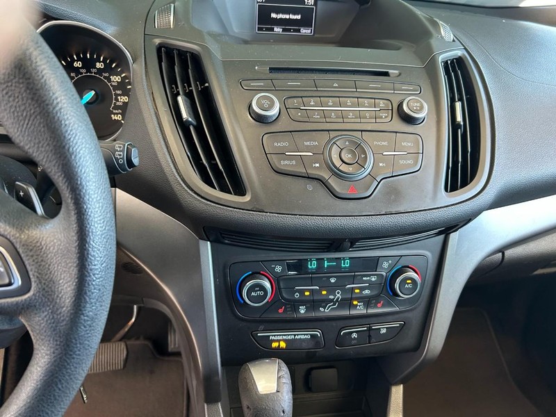 Ford Escape Vehicle Full-screen Gallery Image 12