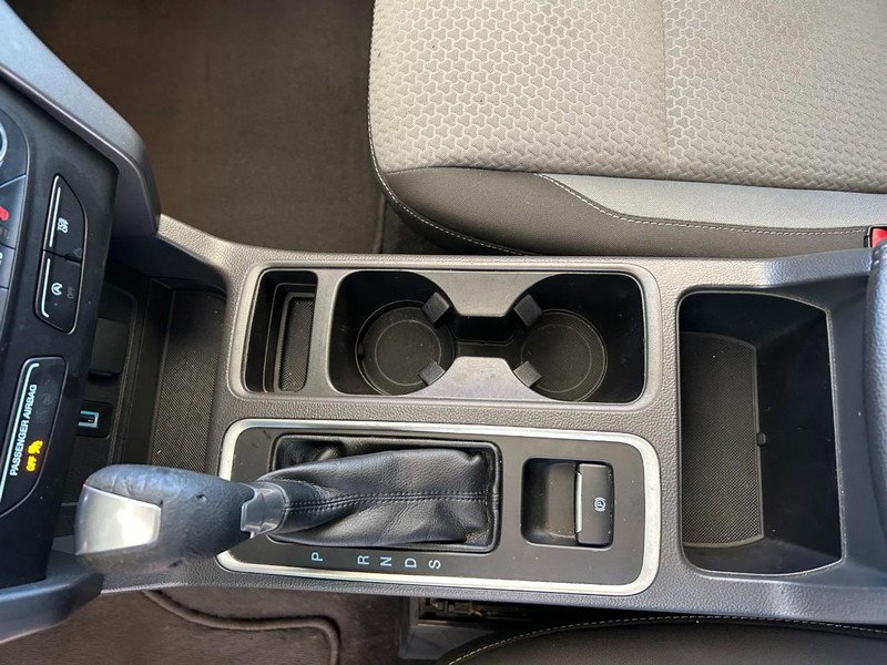 Ford Escape Vehicle Full-screen Gallery Image 13