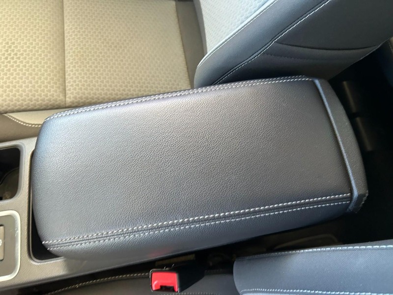 Ford Escape Vehicle Full-screen Gallery Image 14