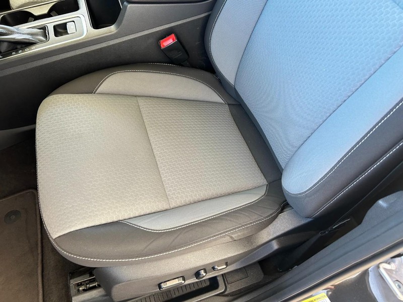 Ford Escape Vehicle Full-screen Gallery Image 15