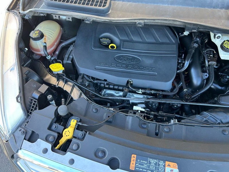 Ford Escape Vehicle Full-screen Gallery Image 17