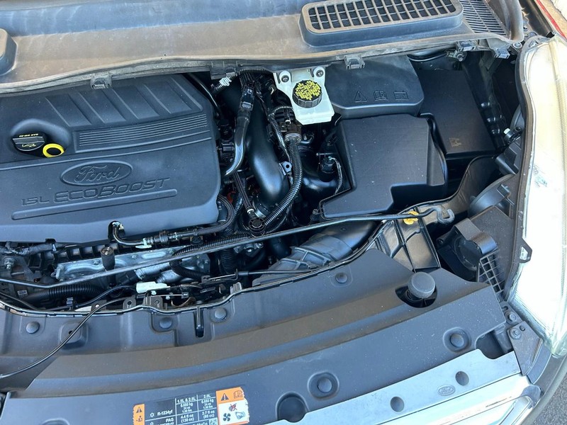 Ford Escape Vehicle Full-screen Gallery Image 18