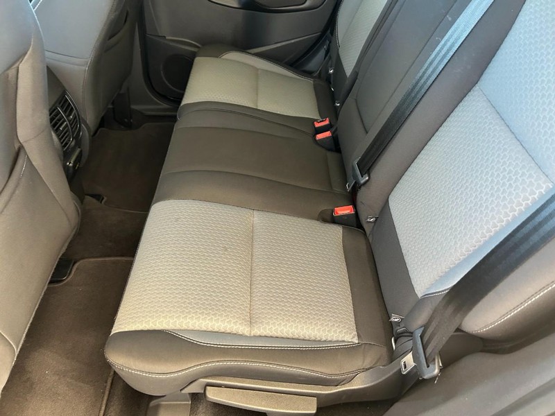 Ford Escape Vehicle Full-screen Gallery Image 20