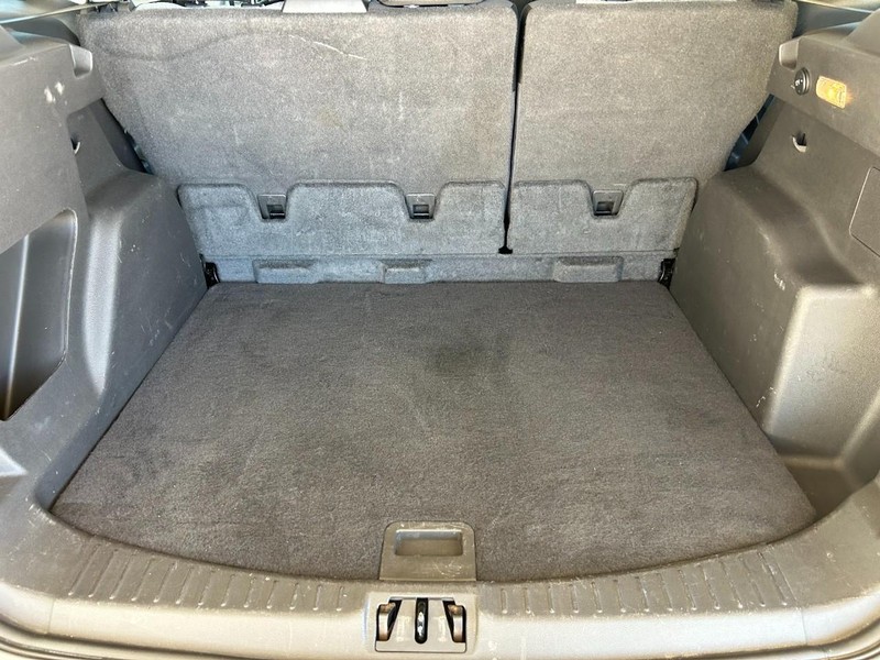 Ford Escape Vehicle Full-screen Gallery Image 23