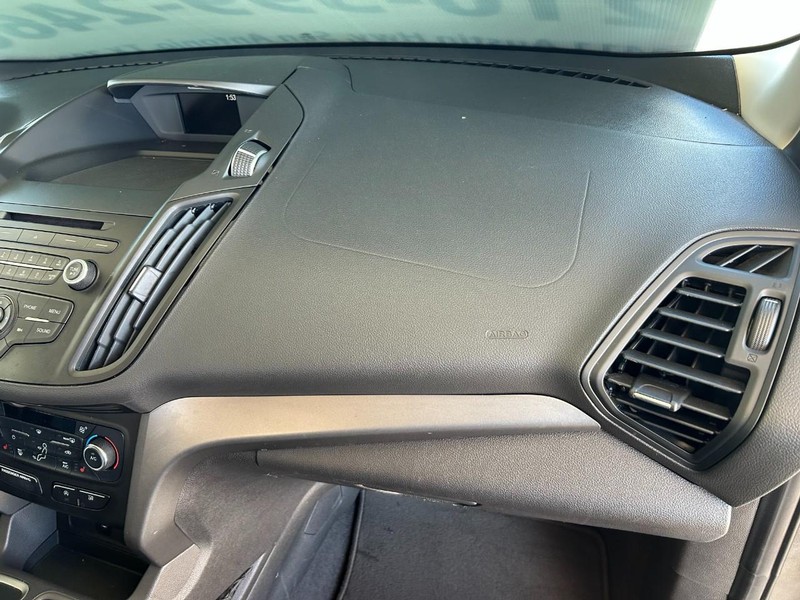 Ford Escape Vehicle Full-screen Gallery Image 24