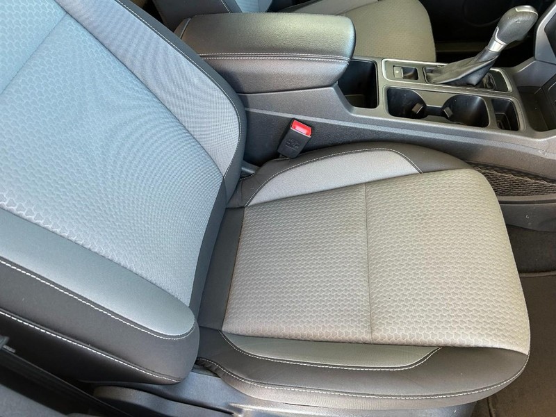 Ford Escape Vehicle Full-screen Gallery Image 25