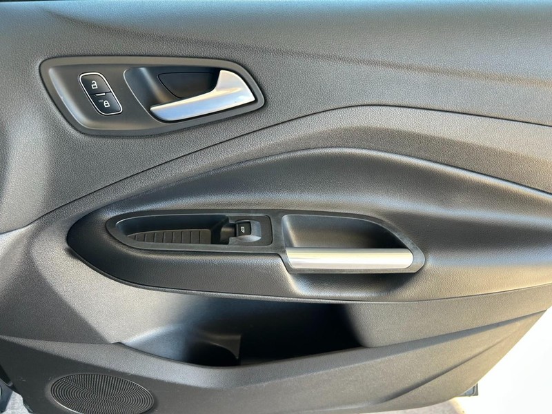 Ford Escape Vehicle Full-screen Gallery Image 27