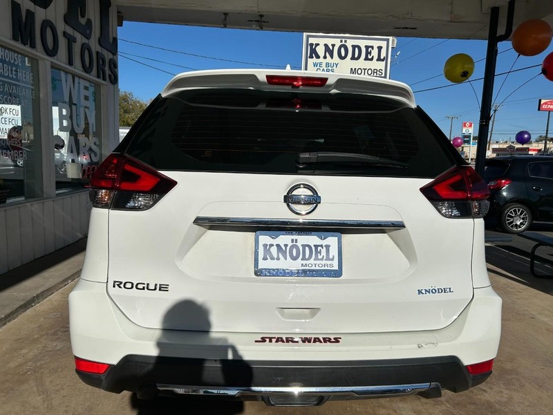 Nissan Rogue Vehicle Full-screen Gallery Image 03