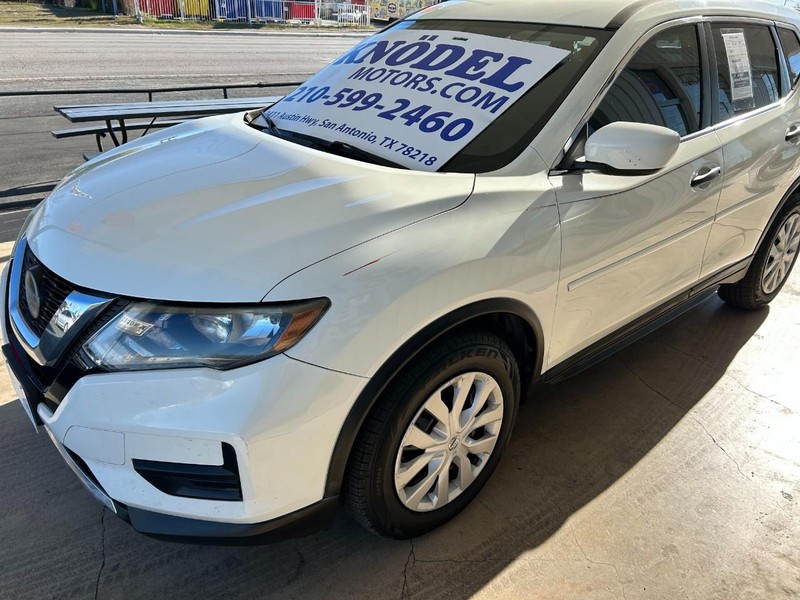 Nissan Rogue Vehicle Full-screen Gallery Image 05