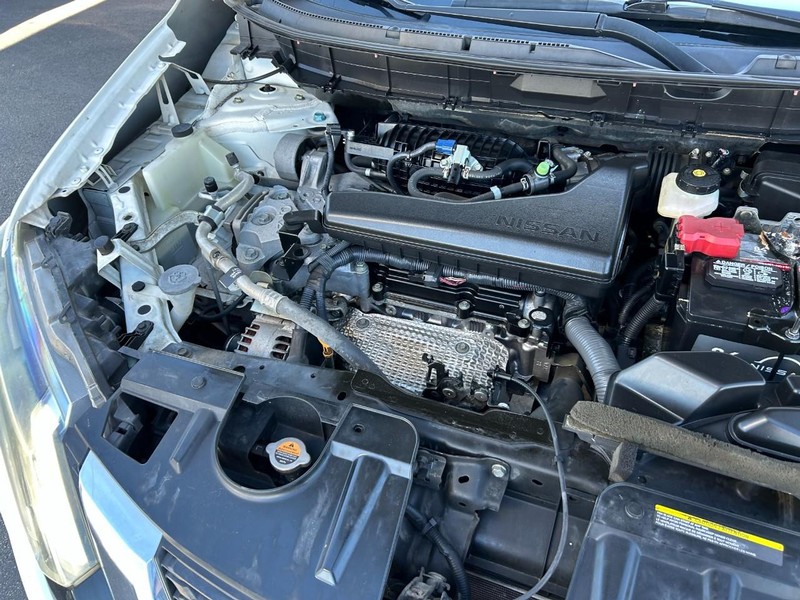 Nissan Rogue Vehicle Full-screen Gallery Image 09