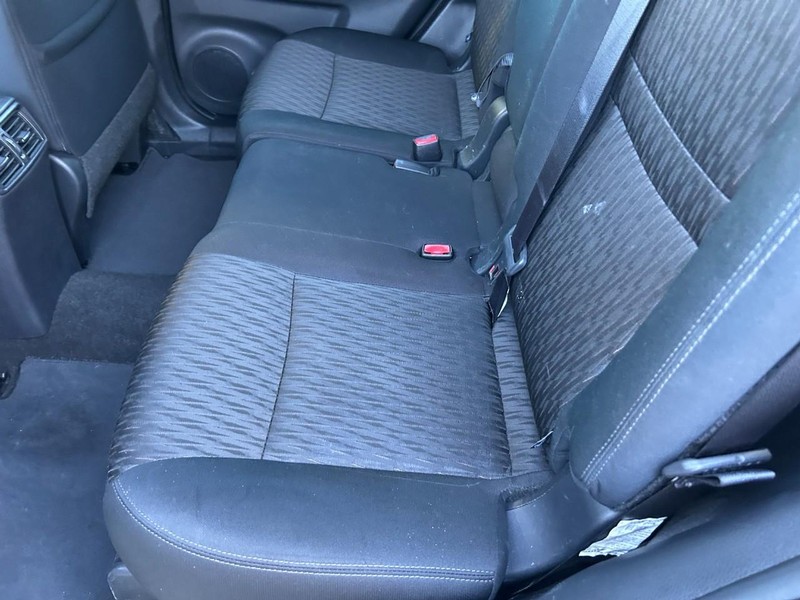 Nissan Rogue Vehicle Full-screen Gallery Image 17