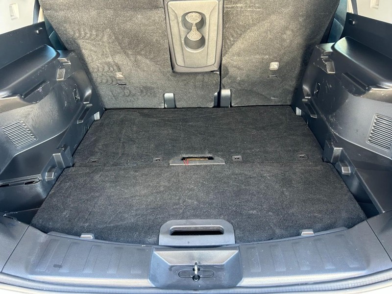 Nissan Rogue Vehicle Full-screen Gallery Image 20