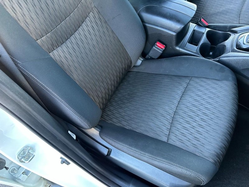 Nissan Rogue Vehicle Full-screen Gallery Image 22