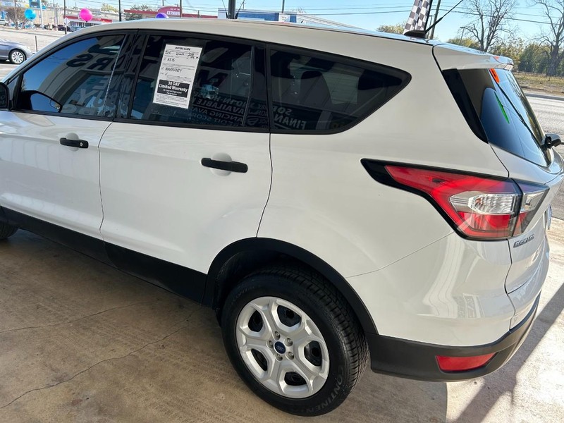 Ford Escape Vehicle Full-screen Gallery Image 06