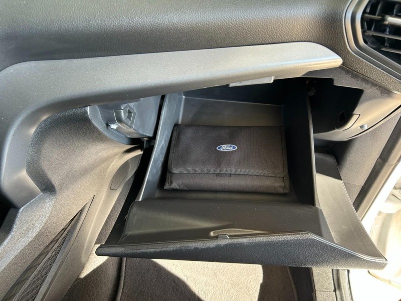 Ford Escape Vehicle Full-screen Gallery Image 20