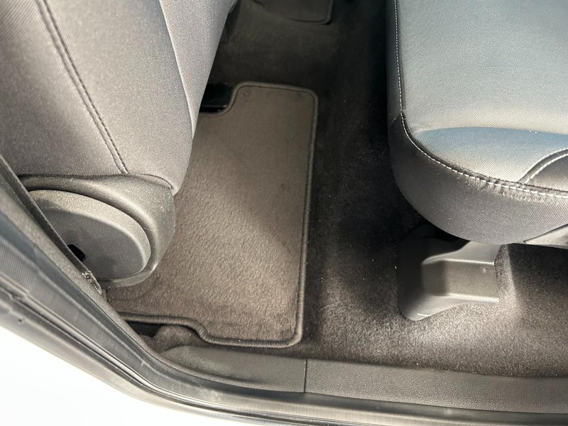 Ford Escape Vehicle Full-screen Gallery Image 22