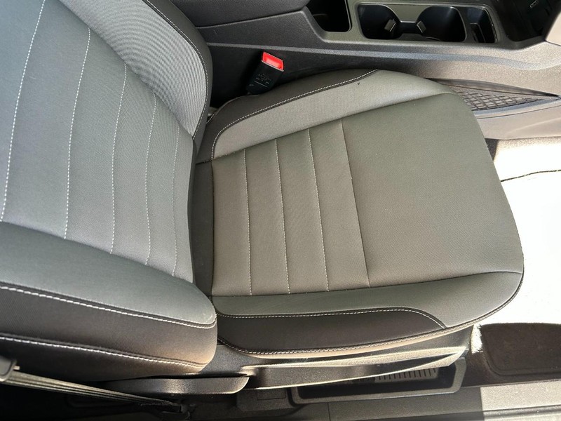 Ford Escape Vehicle Full-screen Gallery Image 26