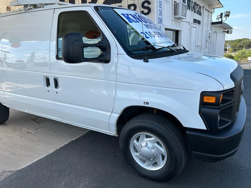 Ford Econoline Cargo Van Vehicle Full-screen Gallery Image 04