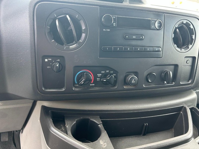 Ford Econoline Cargo Van Vehicle Full-screen Gallery Image 09