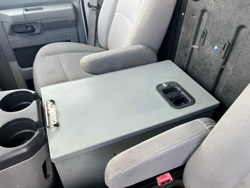 Ford Econoline Cargo Van Vehicle Full-screen Gallery Image 11