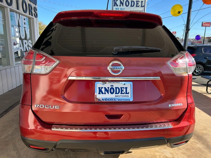 Nissan Rogue Vehicle Full-screen Gallery Image 03