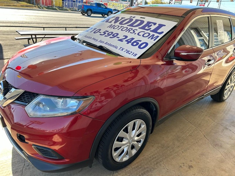 Nissan Rogue Vehicle Full-screen Gallery Image 05