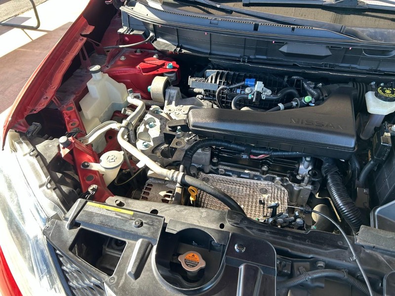 Nissan Rogue Vehicle Full-screen Gallery Image 11