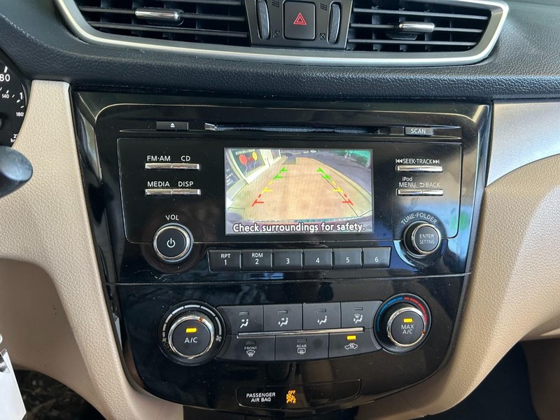 Nissan Rogue Vehicle Full-screen Gallery Image 13