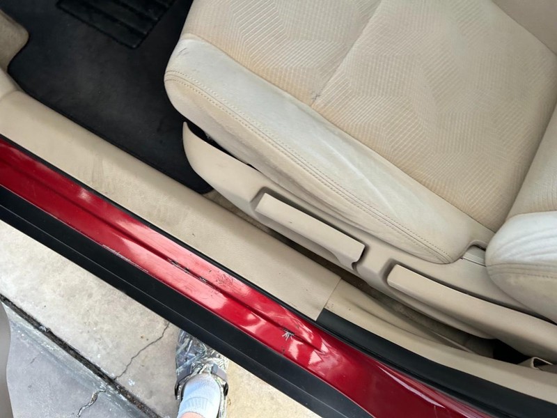 Nissan Rogue Vehicle Full-screen Gallery Image 19