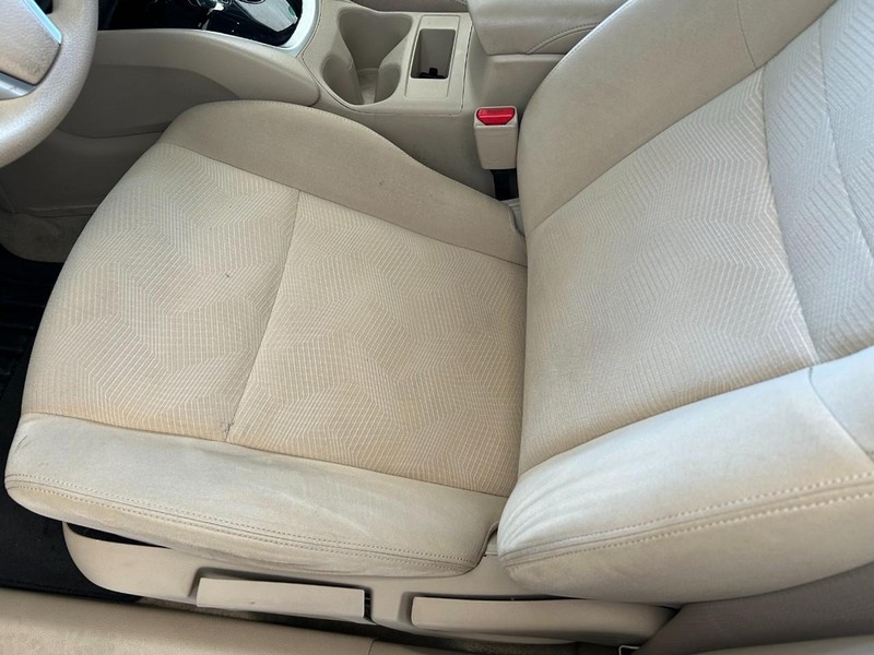 Nissan Rogue Vehicle Full-screen Gallery Image 20