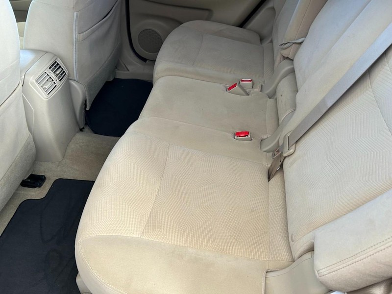 Nissan Rogue Vehicle Full-screen Gallery Image 23