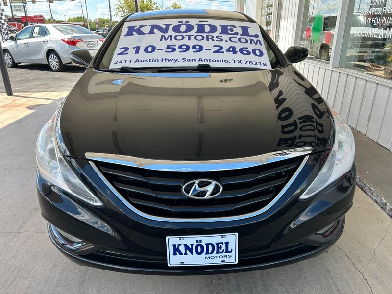 Hyundai Sonata Vehicle Full-screen Gallery Image 02