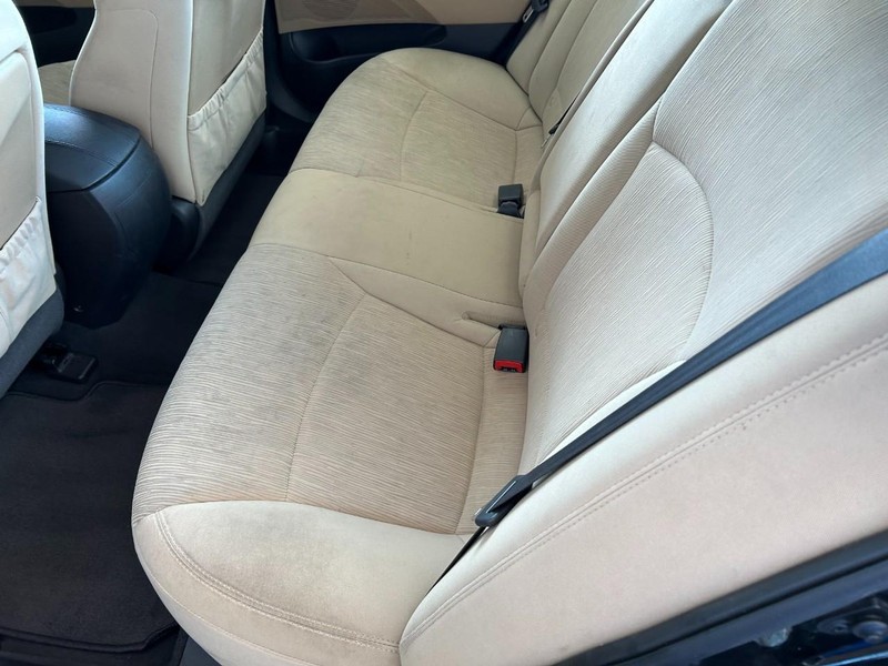 Hyundai Sonata Vehicle Full-screen Gallery Image 18