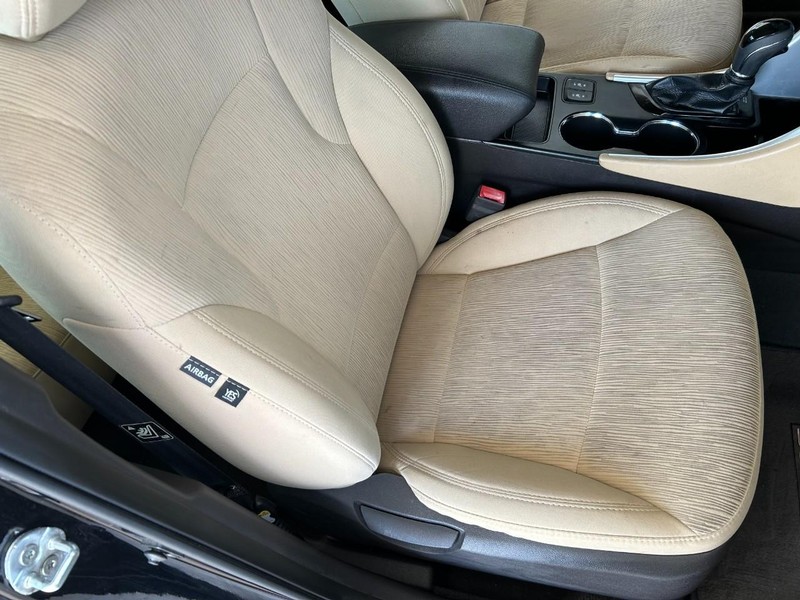 Hyundai Sonata Vehicle Full-screen Gallery Image 22