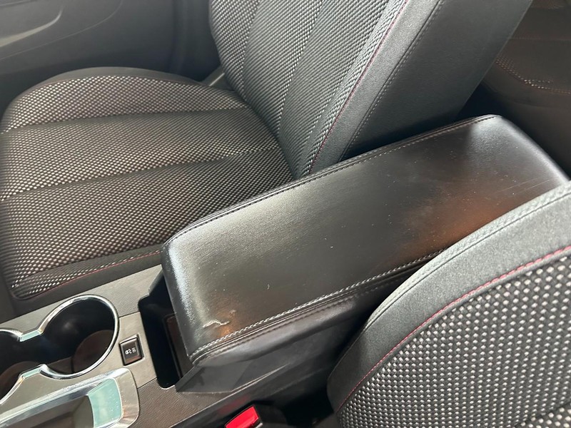 Chevrolet Equinox Vehicle Full-screen Gallery Image 17