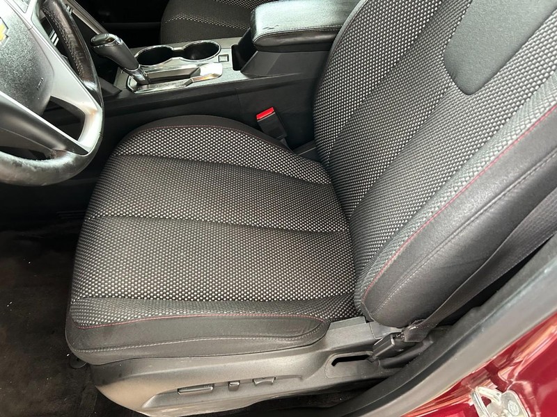 Chevrolet Equinox Vehicle Full-screen Gallery Image 18