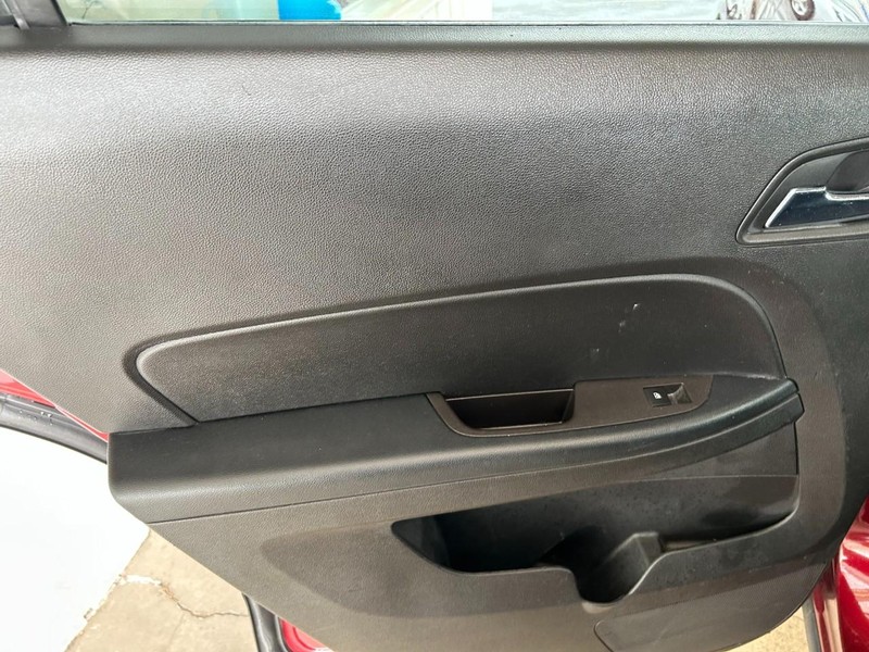 Chevrolet Equinox Vehicle Full-screen Gallery Image 24