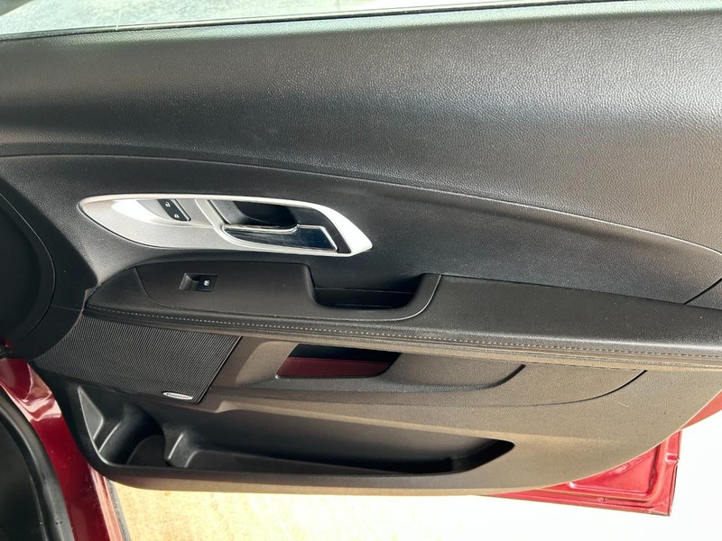 Chevrolet Equinox Vehicle Full-screen Gallery Image 29