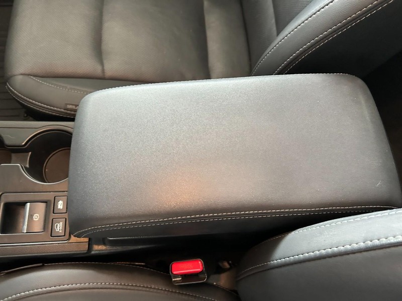 Subaru Outback Vehicle Full-screen Gallery Image 16